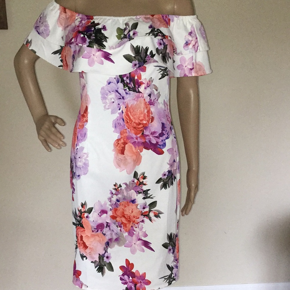 L’atiste by Amy floral Semi-formal, off shoulder, white, floral dress, sz Med.
